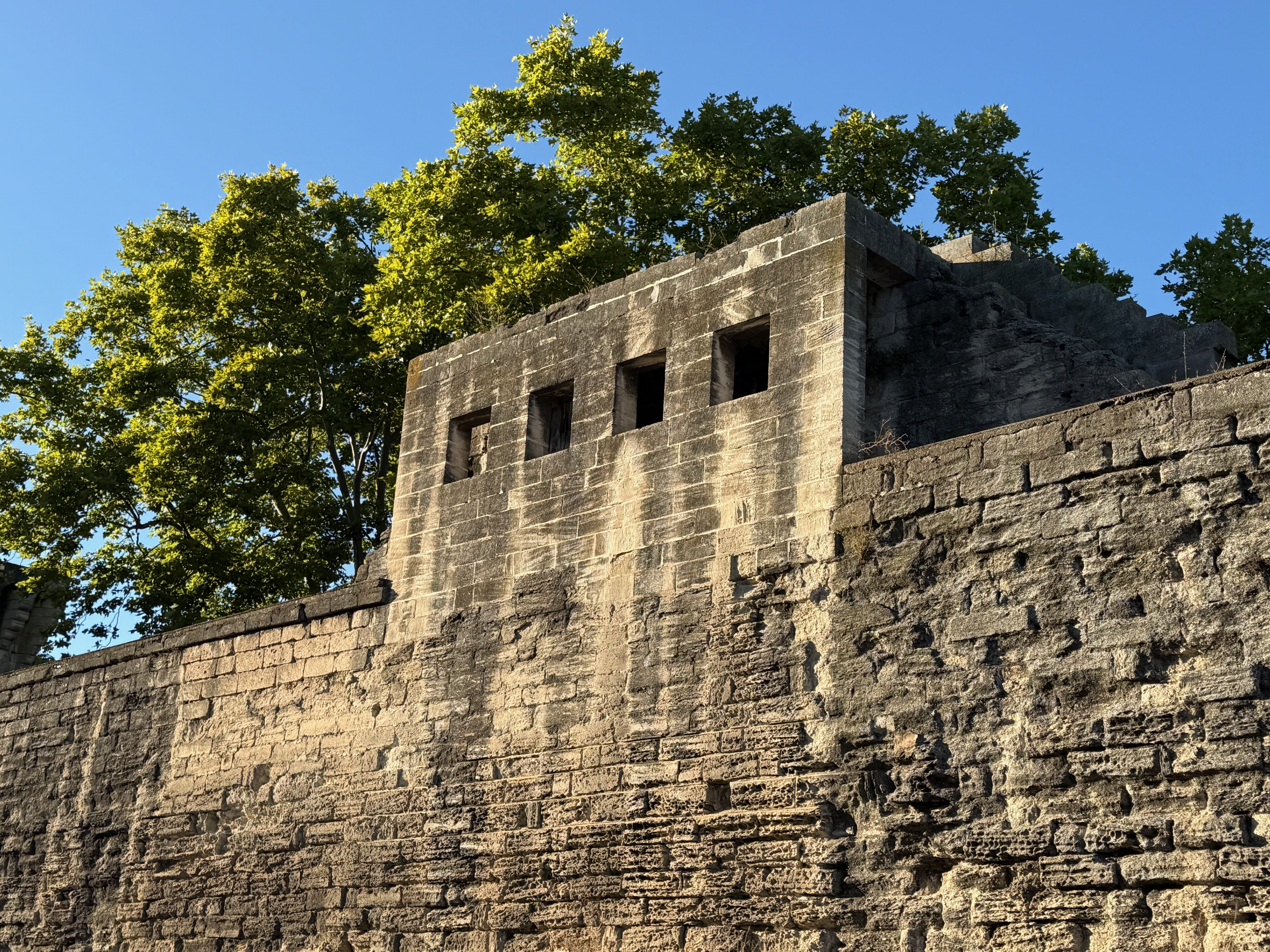 Avignon a day to&nbsp;explore