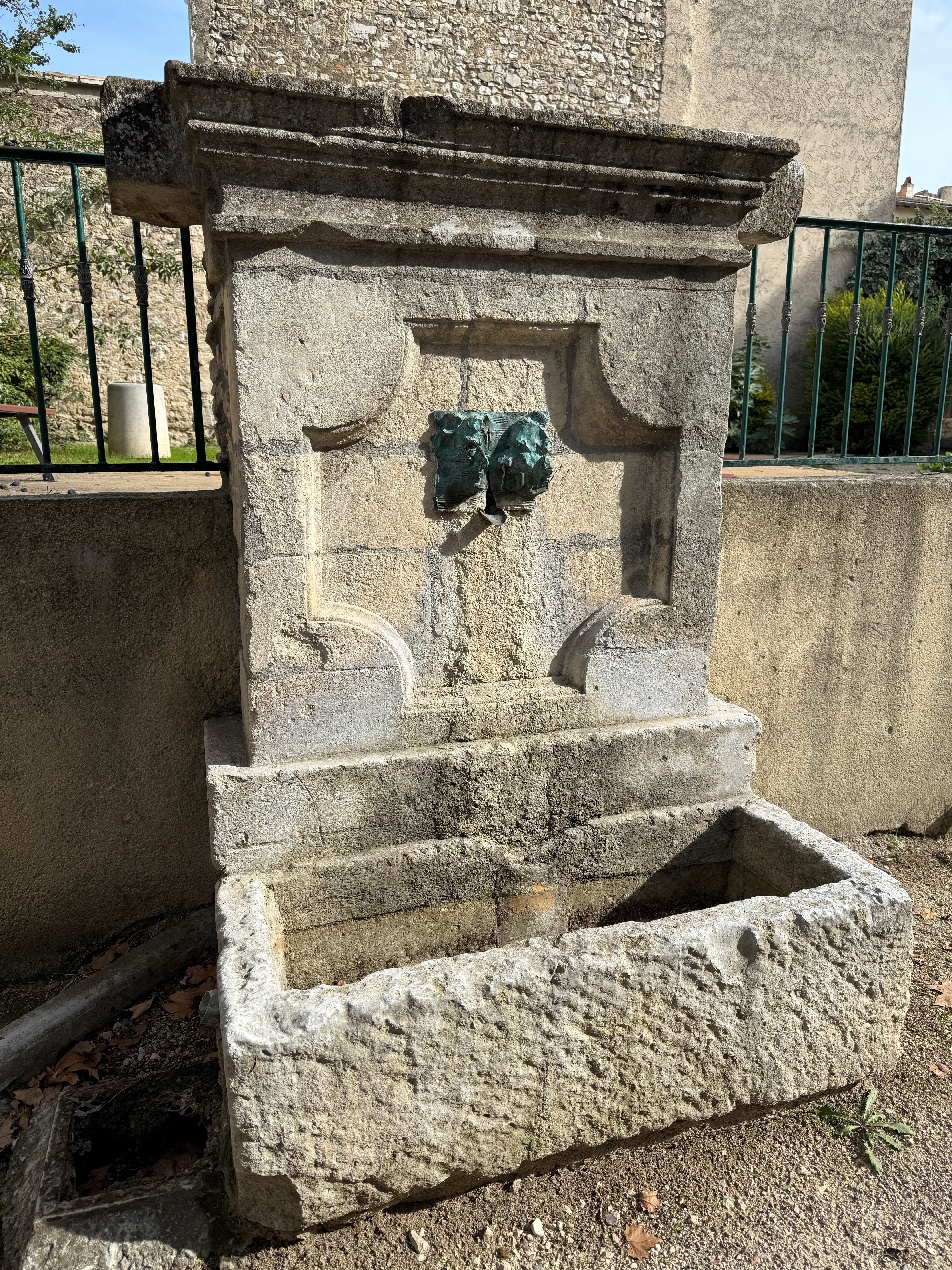 Pernes-les-fountaines and villa&nbsp;life